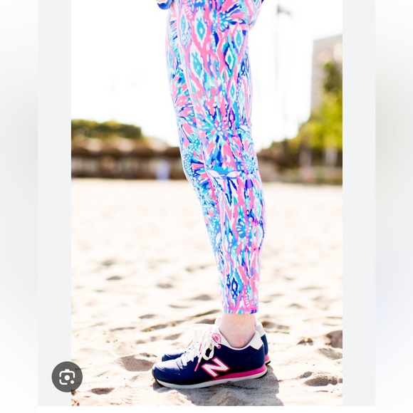 Lilly Pulitzer Pants - Lilly Pulitzer Luxletic Floral Weekender Leggings Tiki Pink And Light Blue Sz S